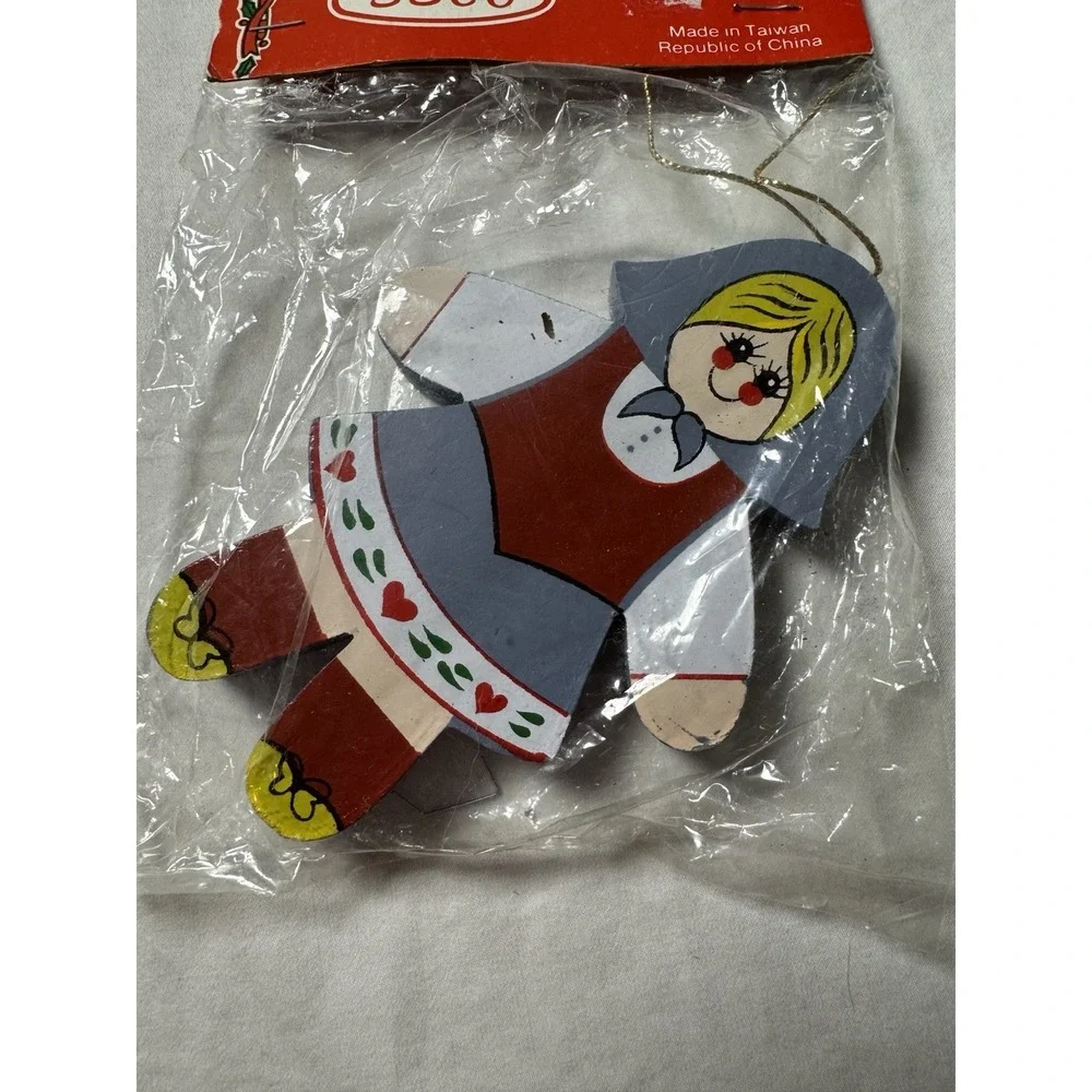 Vintage SSCO Small Wood Dutch Girl Ornament Craft Wreath Decor Crafting